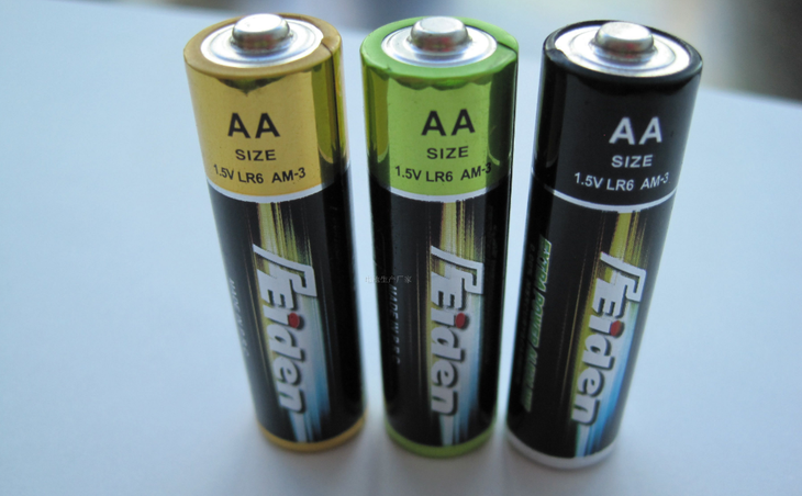 虽然说,我们现在的产品都适用锂电池了,但是,那种传统的 aa 电池也是
