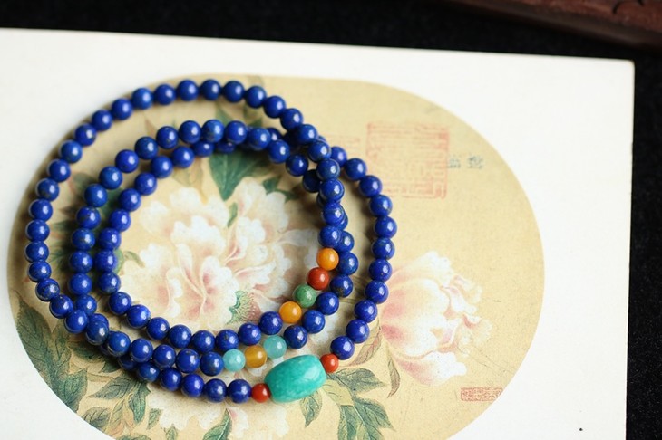 剩下的配才是选而又选而得,都是极贴切和珍重的钏子图片青金配蜜蜡眼