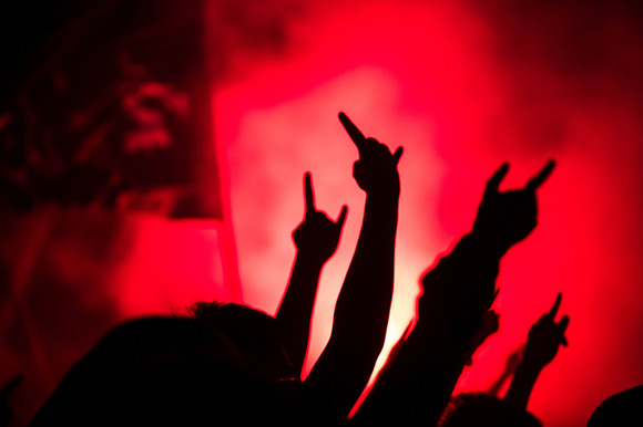 手持冷焰火- 拉一颗冷焰火,可以瞬间让你照亮这