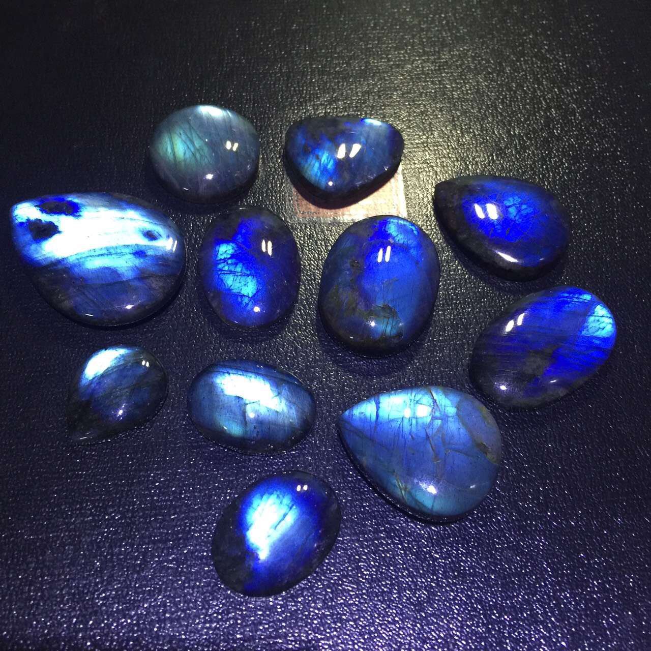 裸石 蓝月光 拉长石 石榴石 马达加斯加 斯里兰卡 尼泊尔 各类裸石 可