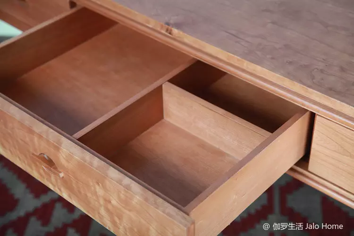 拉开抽屉才知道,还有巧思在里边