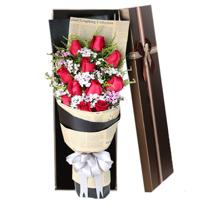 【不忘初心】11枝红玫瑰,黄英,相思梅点缀;长方形礼盒(颜色随机)