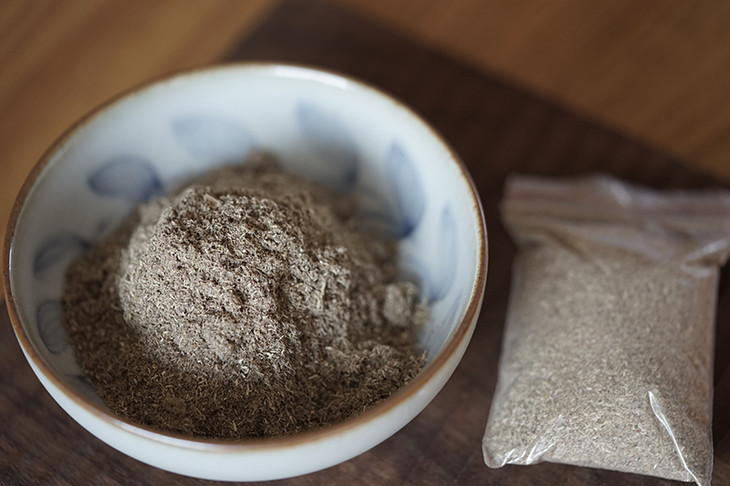 药粉虽不起眼,但脚上的问题一般都能解决了, 问题严重的最好用足十几