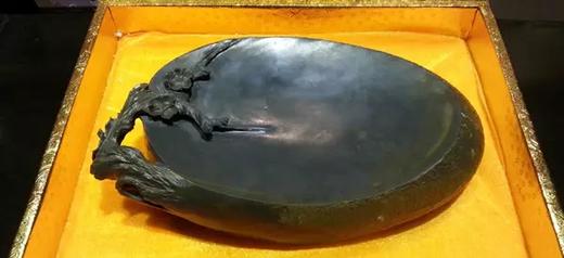 【徐公砚•寒梅雕】中华自然砚，20年老技师胡京光作品，珍贵天然矿石精雕寒梅，随机发售，全国包邮 商品图1