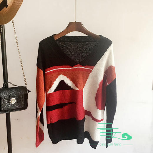 【服饰鞋包】秋冬新款女装刘雯潮牌同款v领拼色几何长袖宽松毛衣针织衫女 商品图0