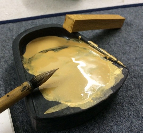 品名:佛黄抄经金墨锭 规格:约11g;每锭80*10mm