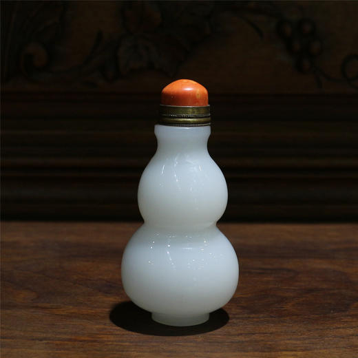 清代白料器鼻烟壶 商品图0