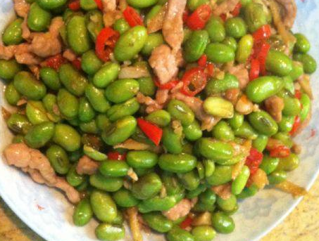毛豆炒肉木桶饭(辣小欢)