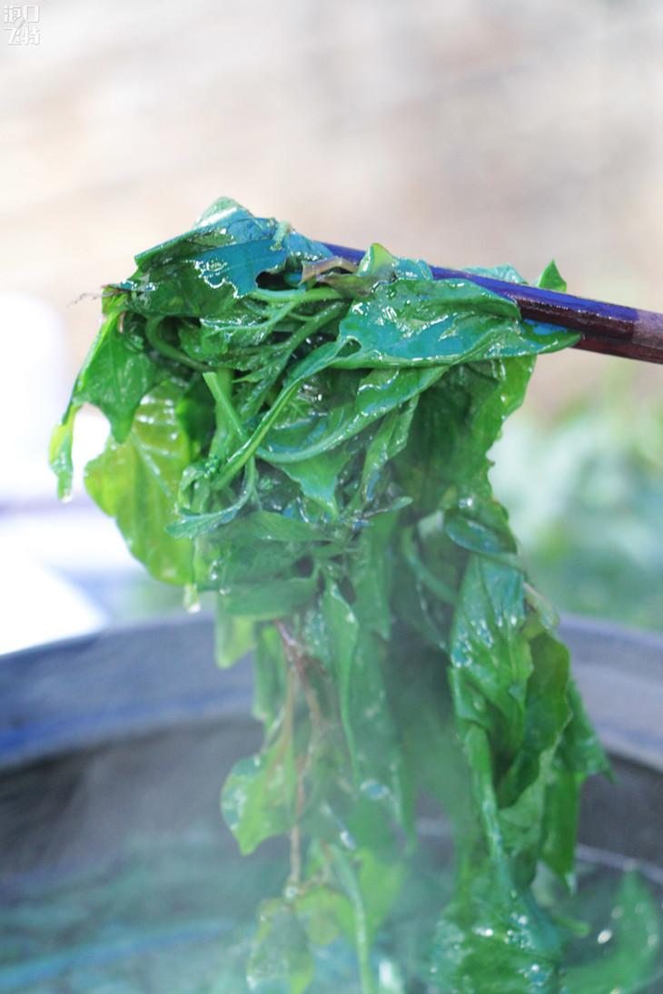 138元 酱脆黄瓜 18元 香炸脆骨 38元 虾蓉农家豆腐 28元 鹿舌菜18元