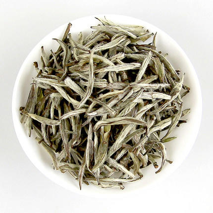 品品香老白茶 福鼎白茶三年陈韵白毫银针 简装版实惠装50克 商品图3