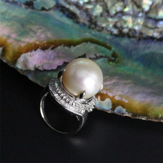 铂金镶钻南洋白珍珠戒指 商品图0