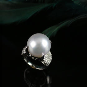 铂金镶钻南洋白珍珠戒指