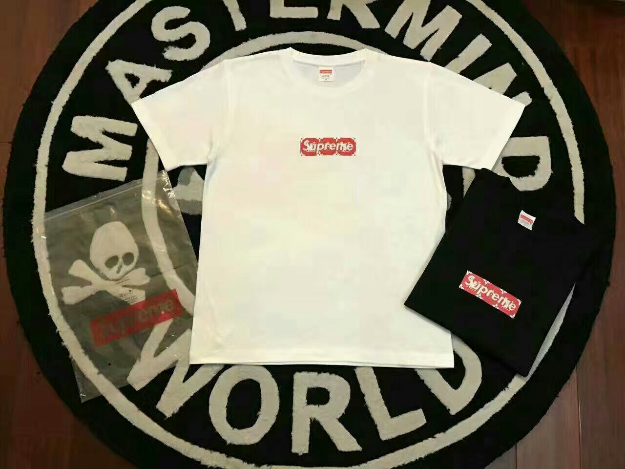 supreme x lv 合作款短袖tee!标的反面有荧光防伪细看就可以看到!