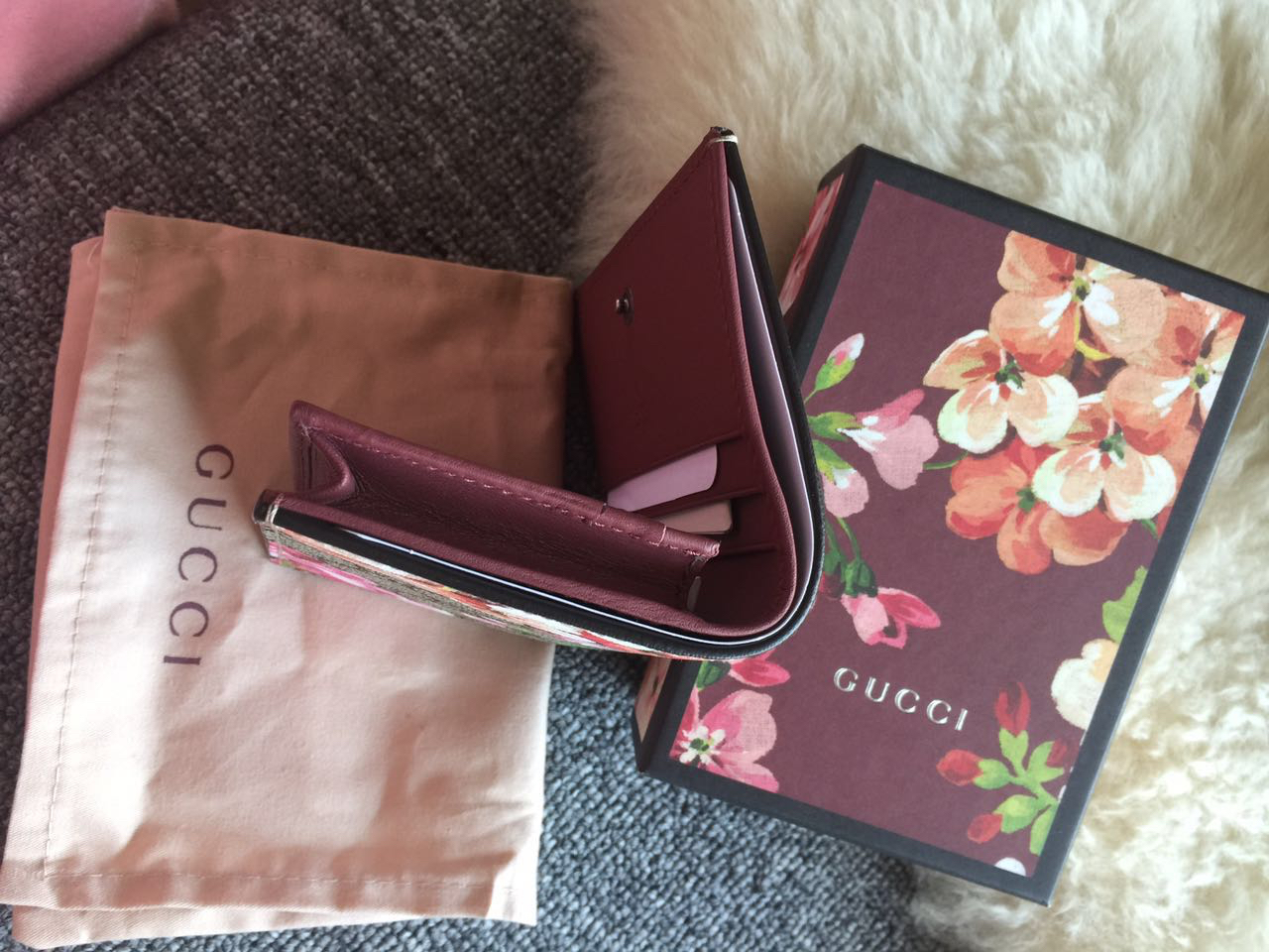 gucci 天竺葵粉短款小钱包