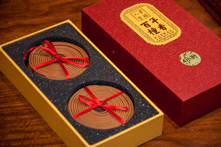 4小时百年檀香礼盒