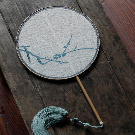 美物计×嗜闲居 | 玉竹柄缂丝绿梅花扇面团扇