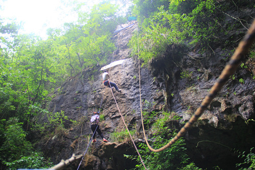 2020 纪龙山悬崖速降 卧龙洞探险 豹子崖穿越
