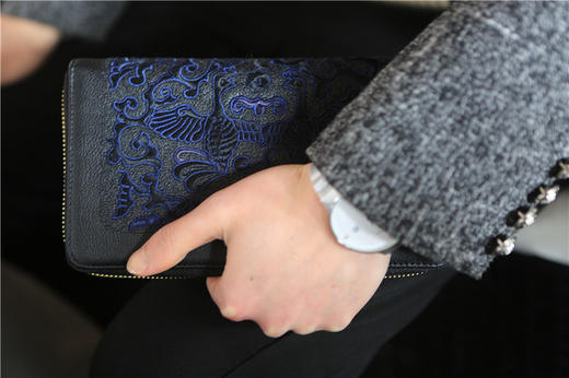 山谷居民品牌时尚苗绣手拿包/钱包——兰墨 商品图4