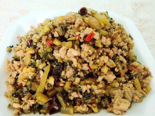 腌菜炒肉套饭 例汤一份