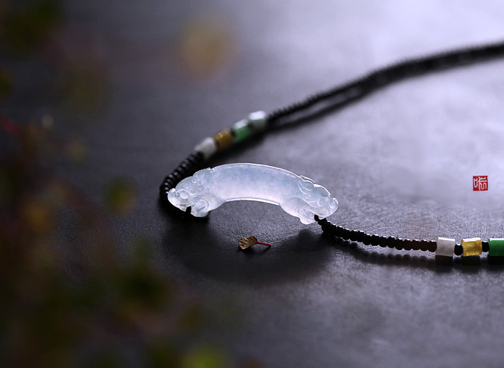 龙钩为古人束带之用,是玉带钩中的一种.