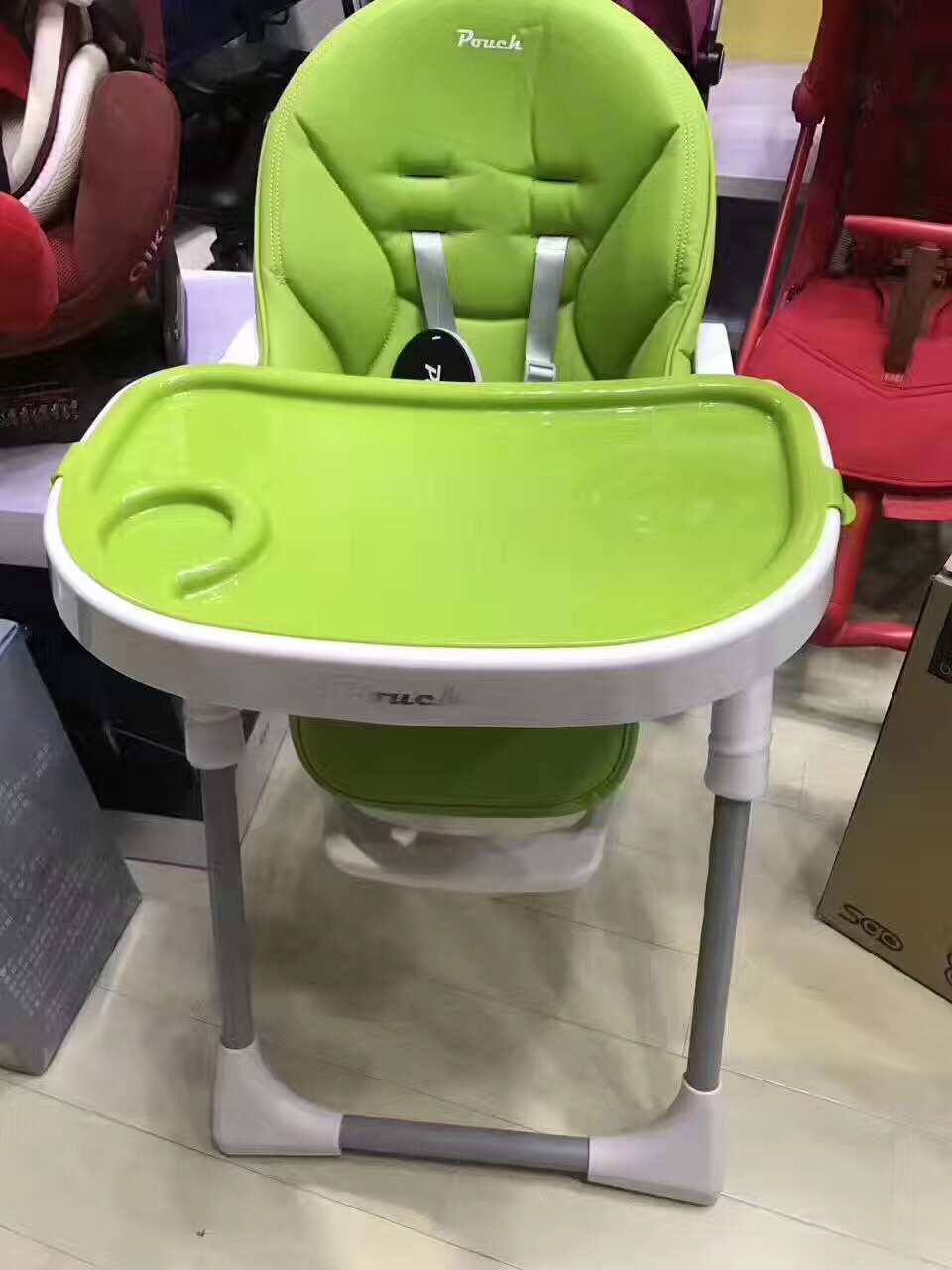 pouch k06餐椅