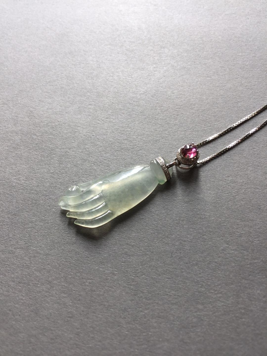 翡翠冰种掌上明珠