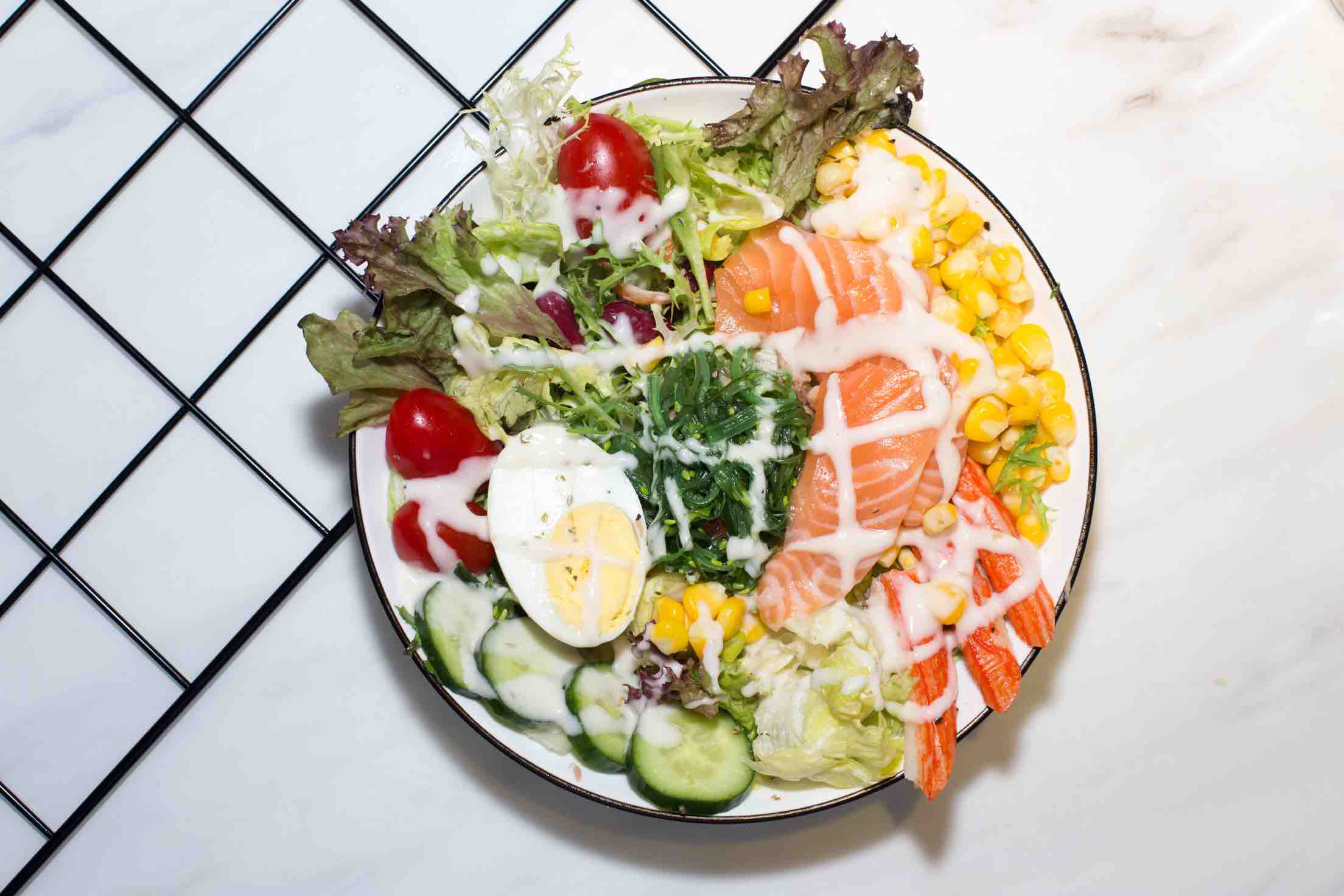 三文鱼沙拉(供应时间:11:45至20:30—逢周三休市,镇区满38元起送,镇区