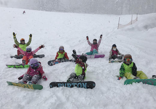 【暑期】绍兴乔波儿童单板滑雪夏令营（亲子班） 成人（家长陪同）专车往返+1晚住宿+雪票+教学费2017年7月22日-7月23日 商品图1