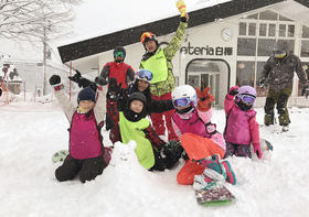 【暑期】绍兴乔波儿童单板滑雪夏令营（亲子班） 成人（家长陪同）专车往返+1晚住宿+雪票+教学费2017年7月22日-7月23日