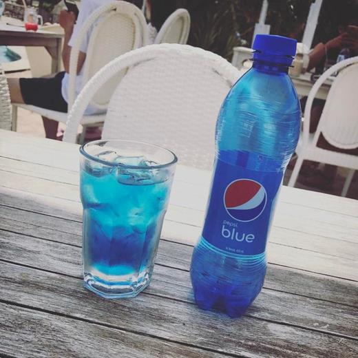 巴厘岛进口正品 网红蓝色百事可乐pepsi blue450ml瓶装 可口可乐 商品图0