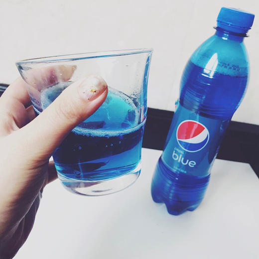 巴厘岛进口正品 网红蓝色百事可乐pepsi blue450ml瓶装 可口可乐 商品图3