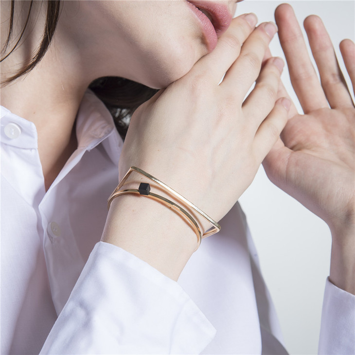 aroshirva 圆环角形开口手镯