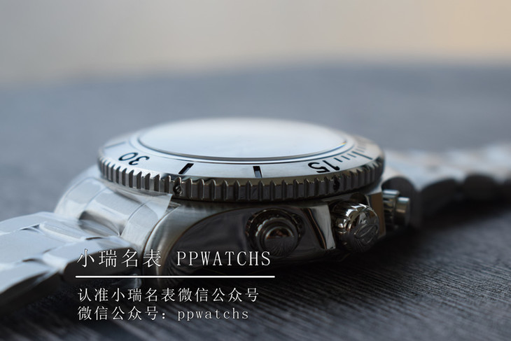 百年灵超级海洋系列钢鱼计时腕表，3款可选