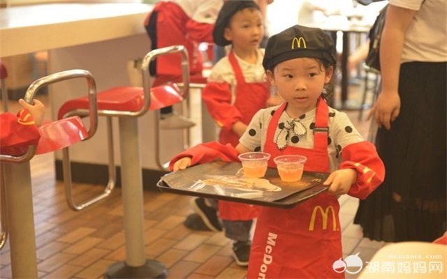 当劳职业体验之小小播音员(可盖社会实践章)