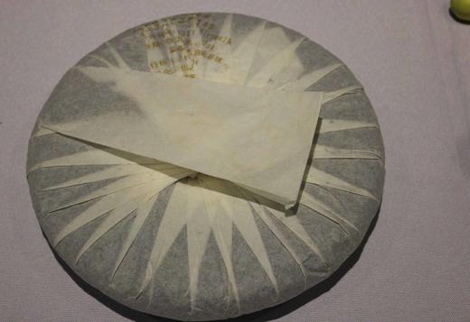 二零零九年易武普洱纯料普洱茶生茶饼茶 400g 商品图1