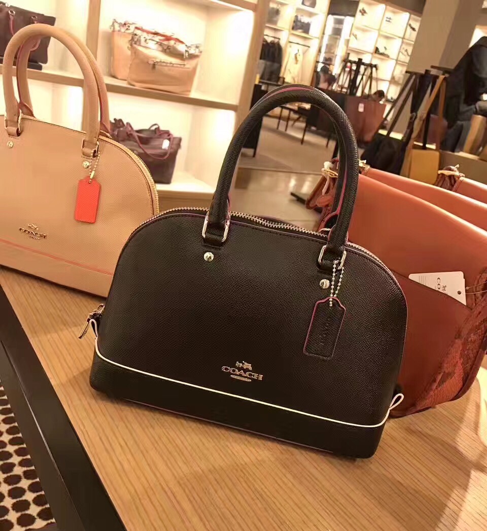 coach 撞色包边小贝壳包