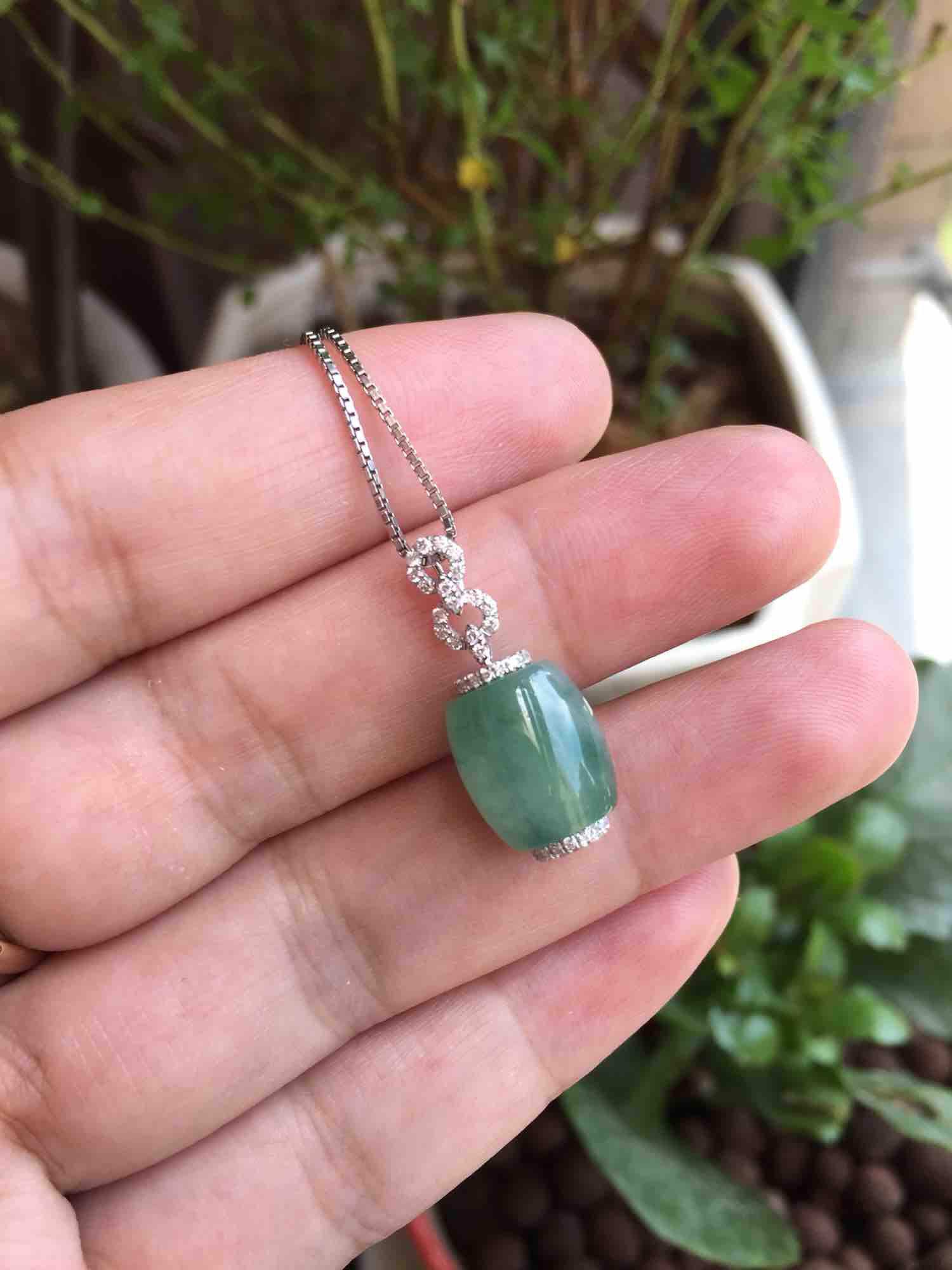 设计师款冰种晴水飘花翡翠鼓珠