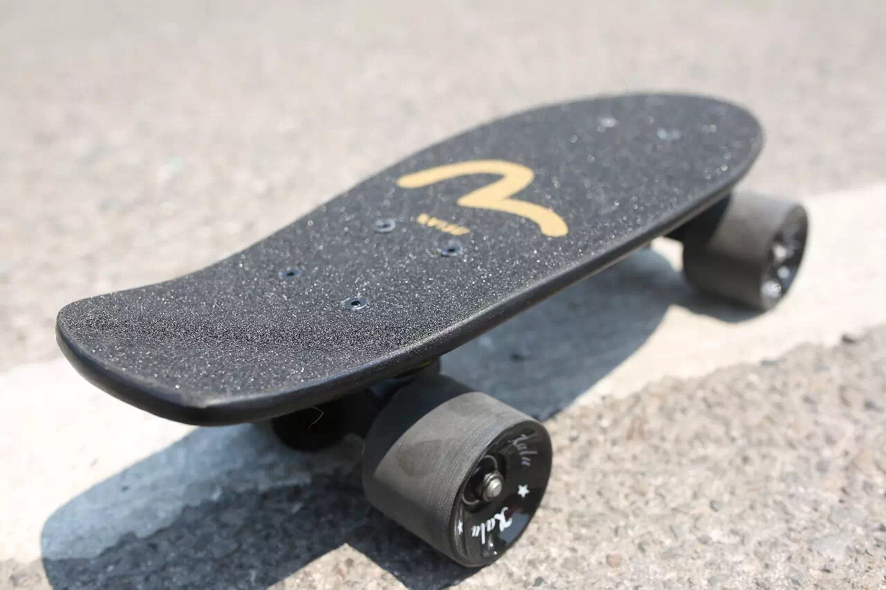 强货来袭 福神17ss最新设计四轮代步 成人 儿童专业滑板 小鱼板 刷街