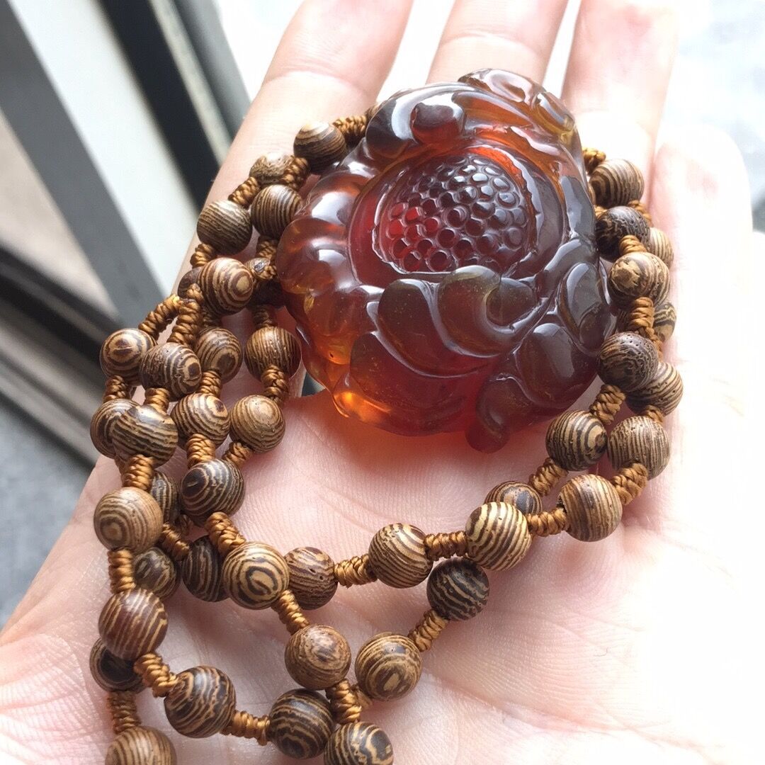 天然缅甸棕珀牡丹花吊坠