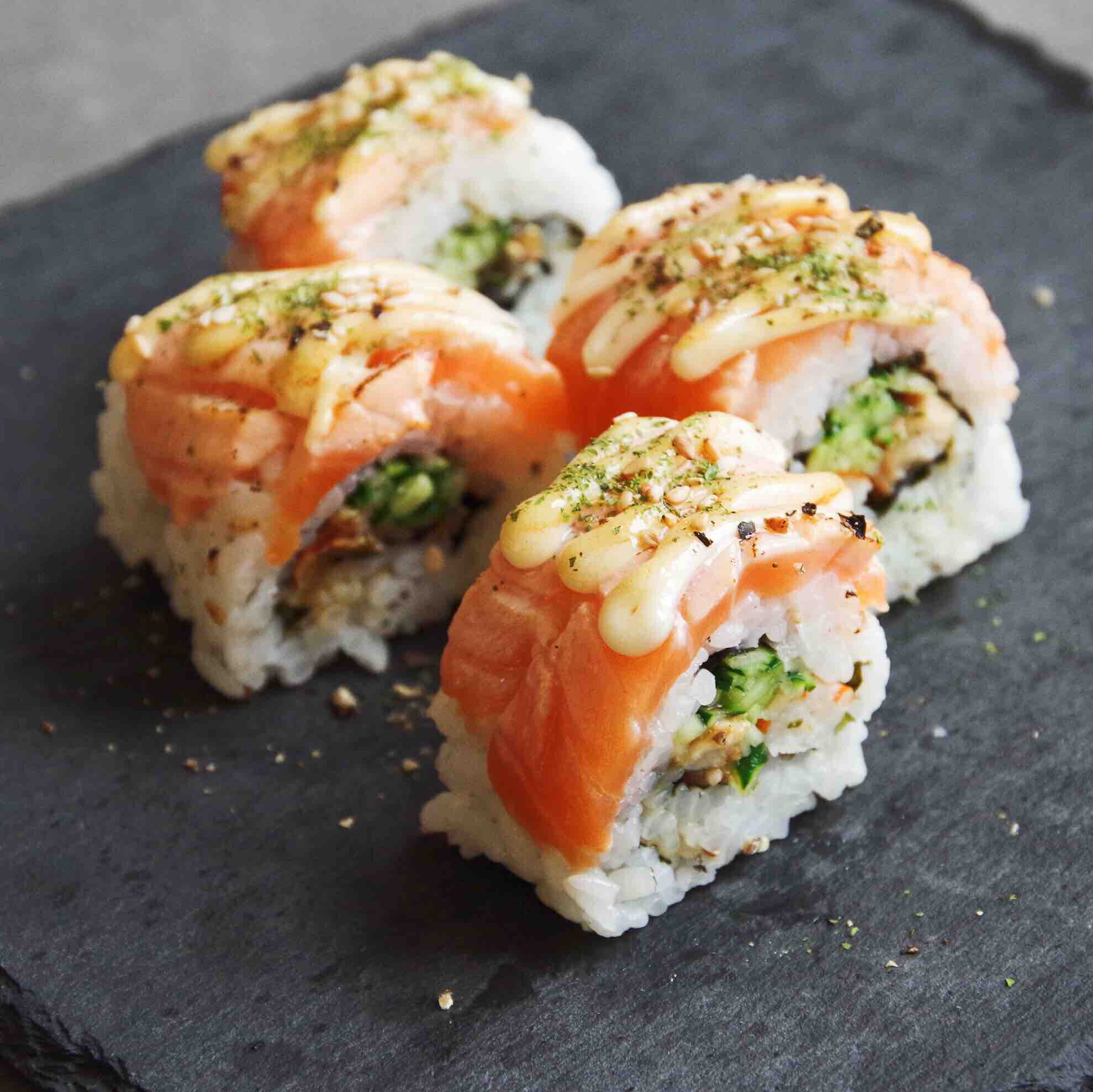 熟|火炙黑椒三文鱼卷