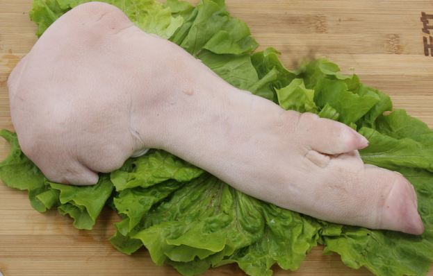 919鲜猪脚 半只 1.6斤(刮净,斩件) (默认斩件,不砍小块的请留言)