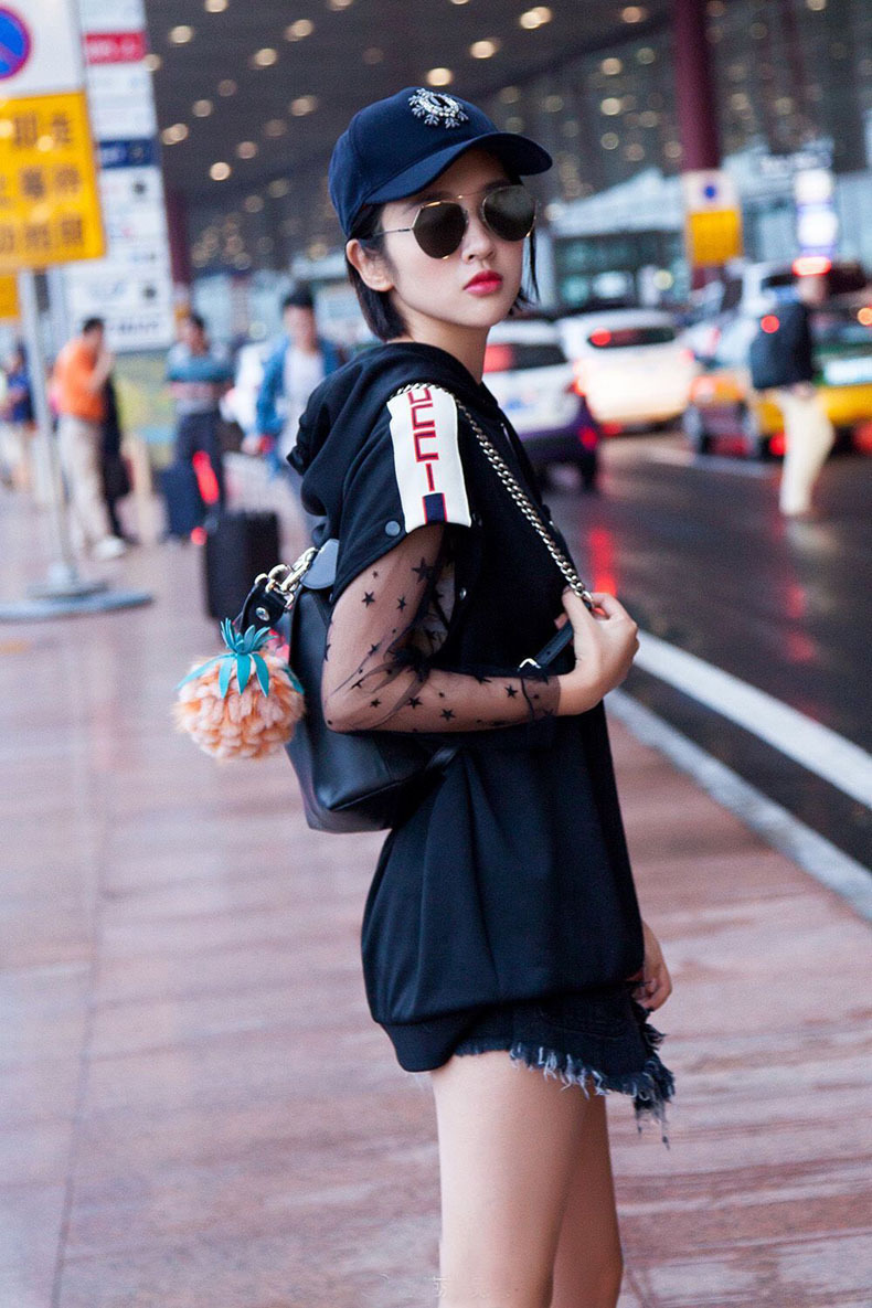 2017明星唐艺昕李小璐机场街拍同款黑色破洞长袖连帽套头卫衣女秋173