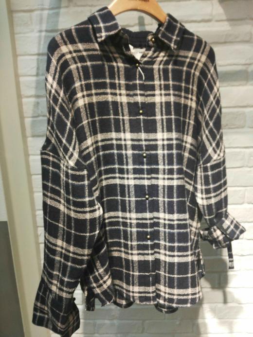 泰富百货四楼百家好 2017新品褶皱羊毛格子衬衫 HRWS621A 吊牌价598【待调整】 商品图3