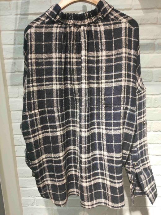 泰富百货四楼百家好 2017新品褶皱羊毛格子衬衫 HRWS621A 吊牌价598【待调整】 商品图4