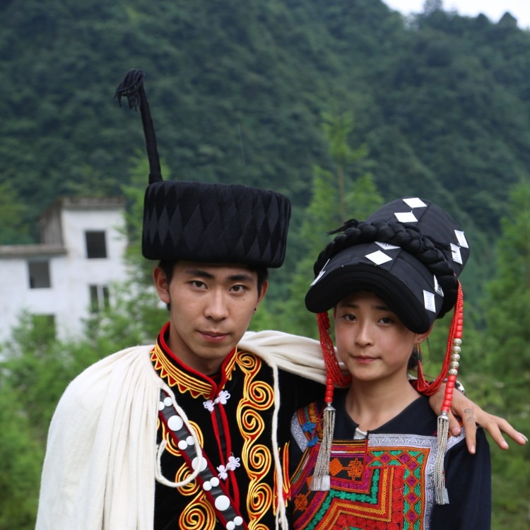 黑彝图片,彝族四大黑彝,黑彝白彝外貌_大山谷图库