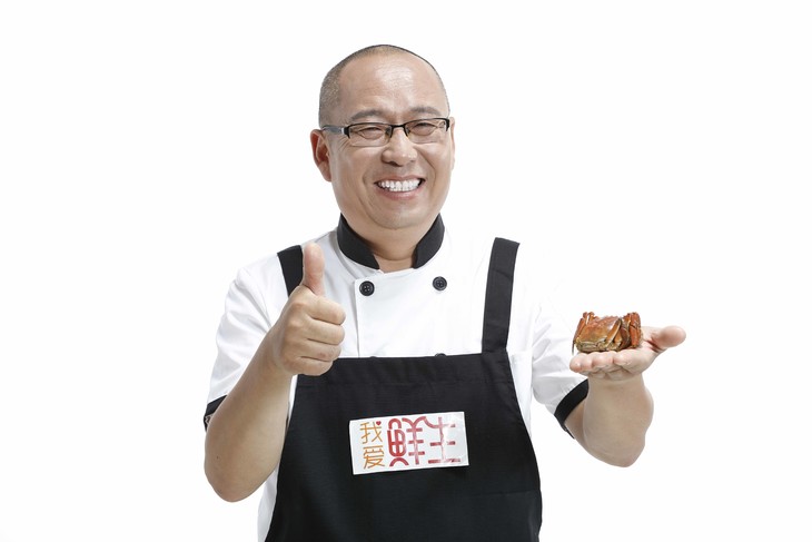 阿康哥,本姓康,已从事太湖蟹生态养殖30多年,每年都尽心尽力为顾客