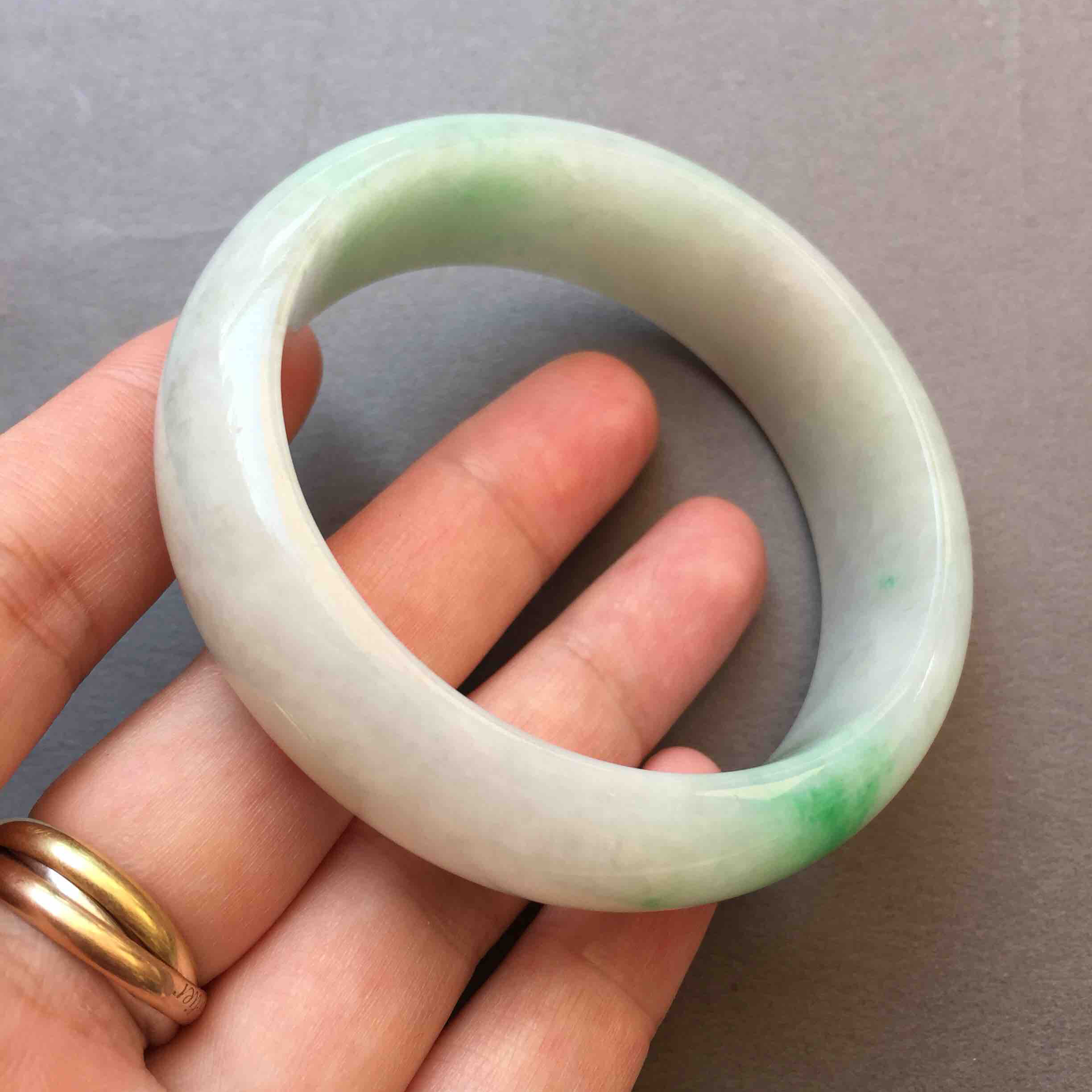 糯种阳绿翡翠手镯56