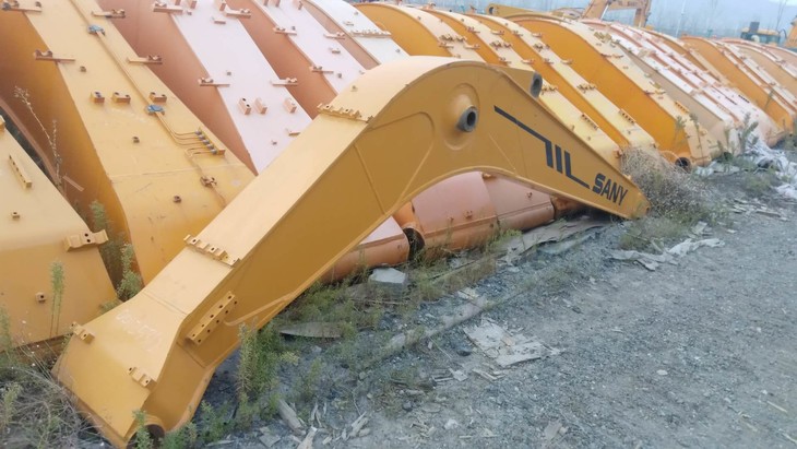 三一135挖掘机动臂一根 清库存特价销售