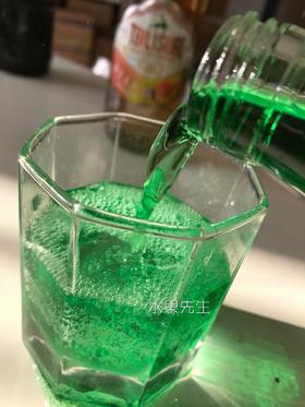 格鲁吉亚龙蒿草汽水