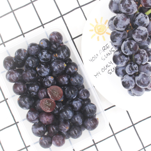 云南夏黑葡萄切